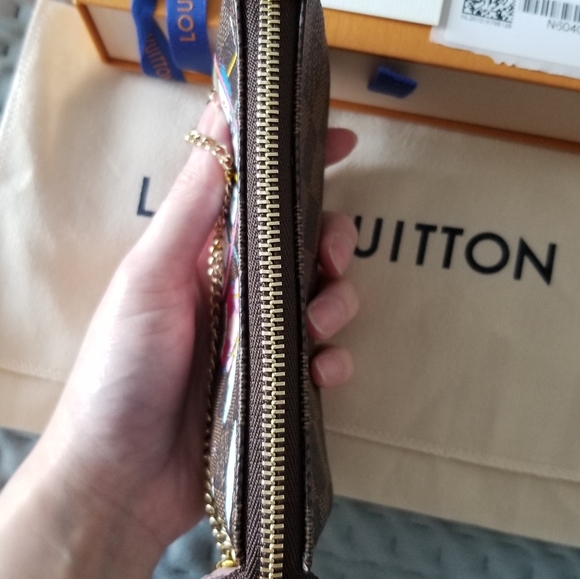 Louis Vuitton Mini Pochette Christmas 2020 edition - Picture 15 of 16